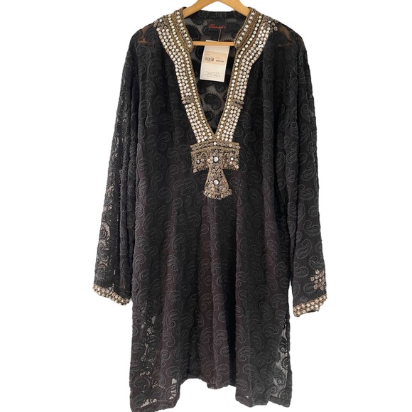 ❤️ NWT! Kareena’s Resort Tunic with Sequins x Rhinestones - Picture 2 of 10